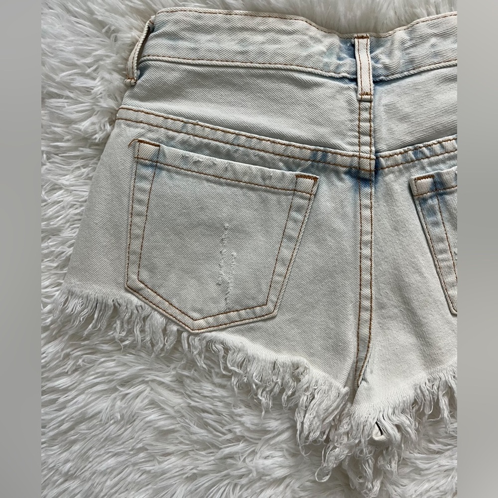 Forever 21 Light-Washed Ripped Jean Shorts Size XS - Picture 7 of 12